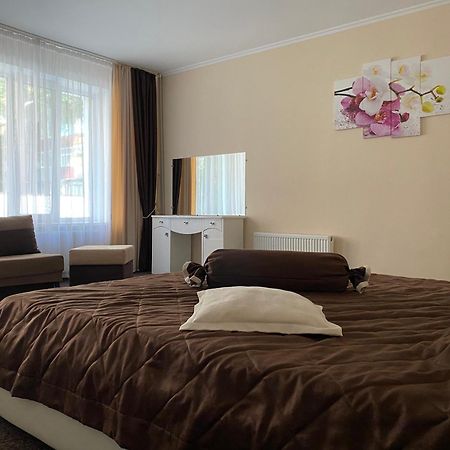 Орхідея Hotel Romny Exterior foto