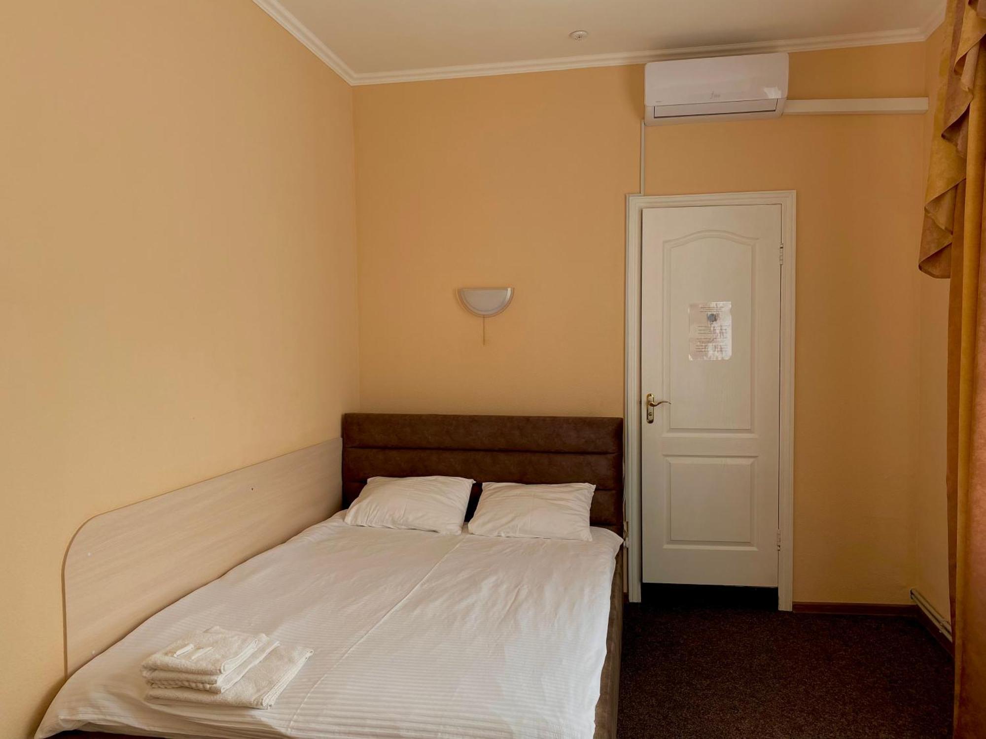 Орхідея Hotel Romny Exterior foto