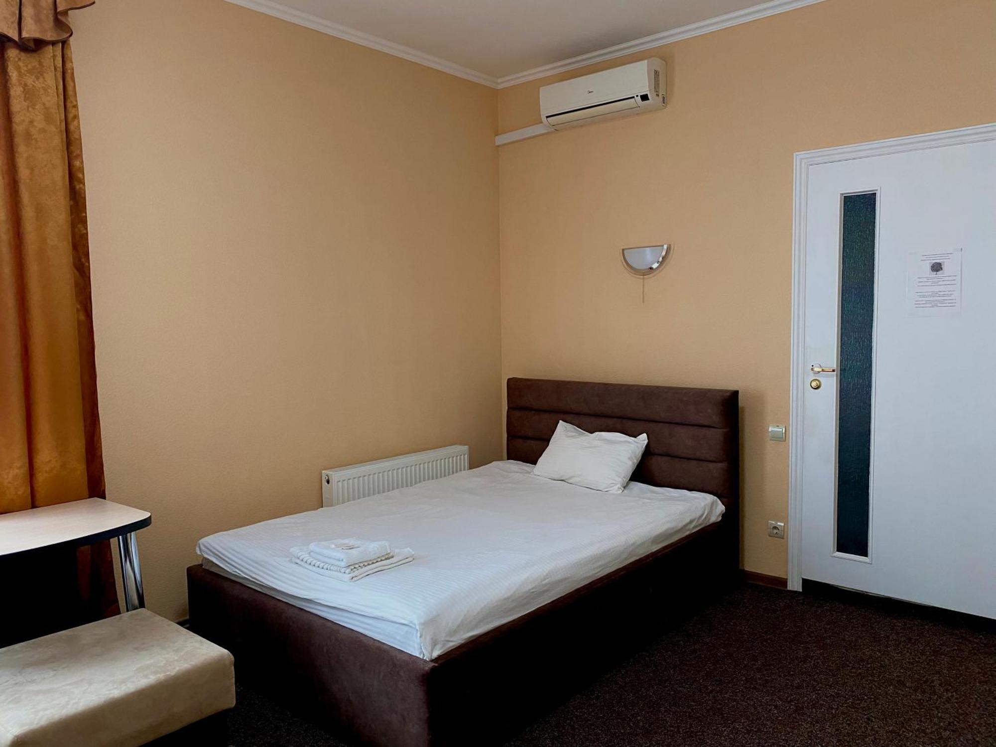 Орхідея Hotel Romny Exterior foto