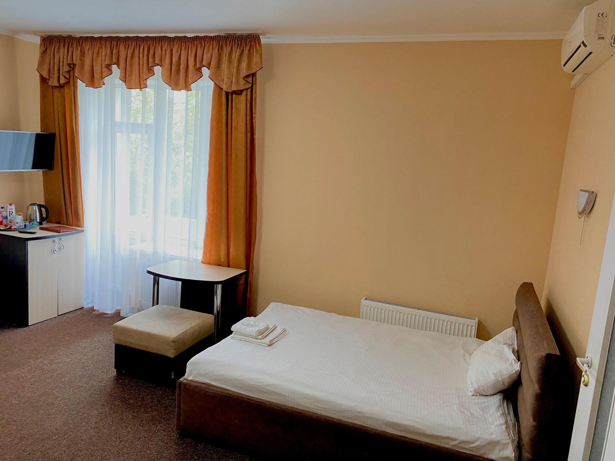 Орхідея Hotel Romny Exterior foto
