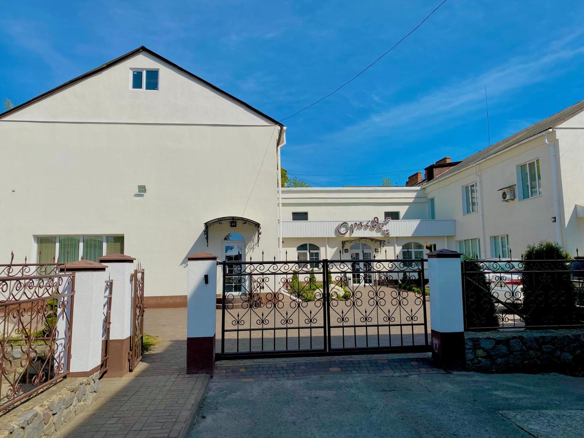 Орхідея Hotel Romny Exterior foto